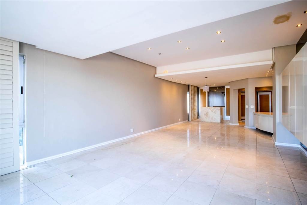 3 Bed Penthouse in Mouille Point photo number 18
