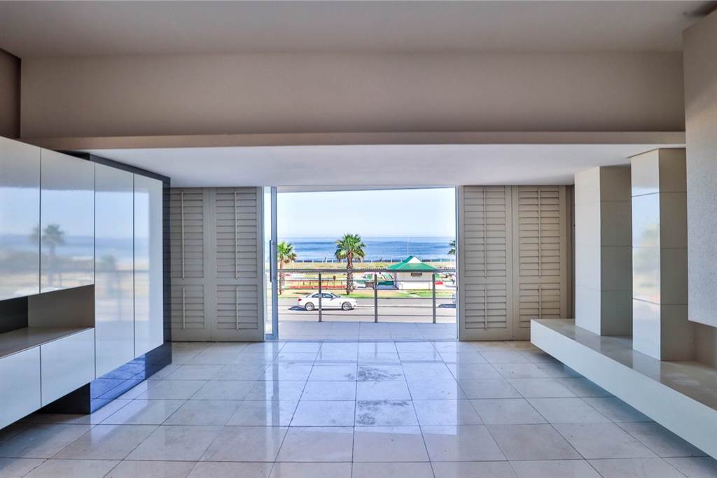 3 Bed Penthouse in Mouille Point photo number 5