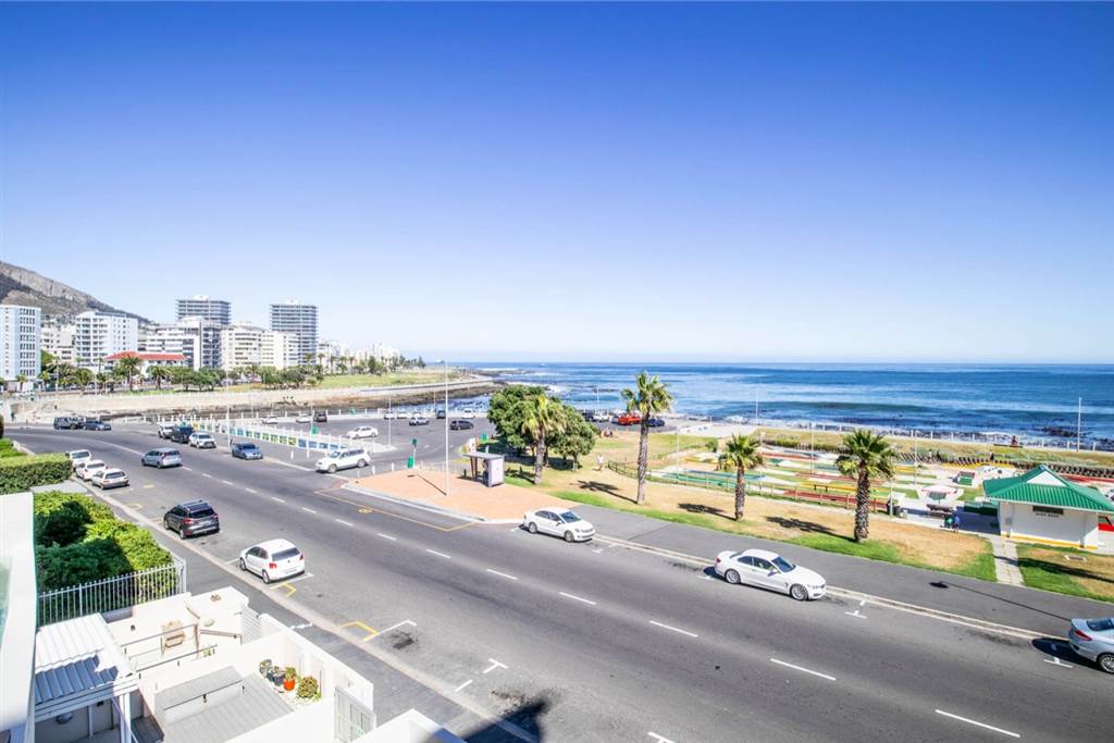 3 Bed Penthouse in Mouille Point photo number 3