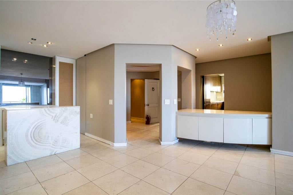 3 Bed Penthouse in Mouille Point photo number 16
