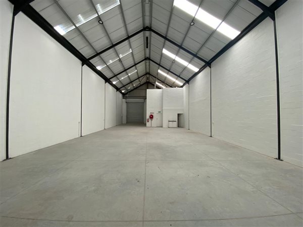 332  m² Industrial space