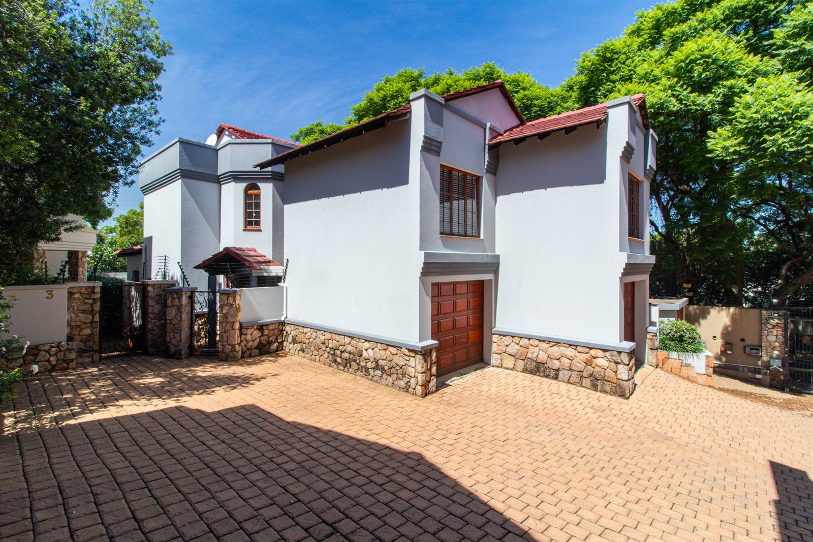 4 Bed House in Parktown photo number 18