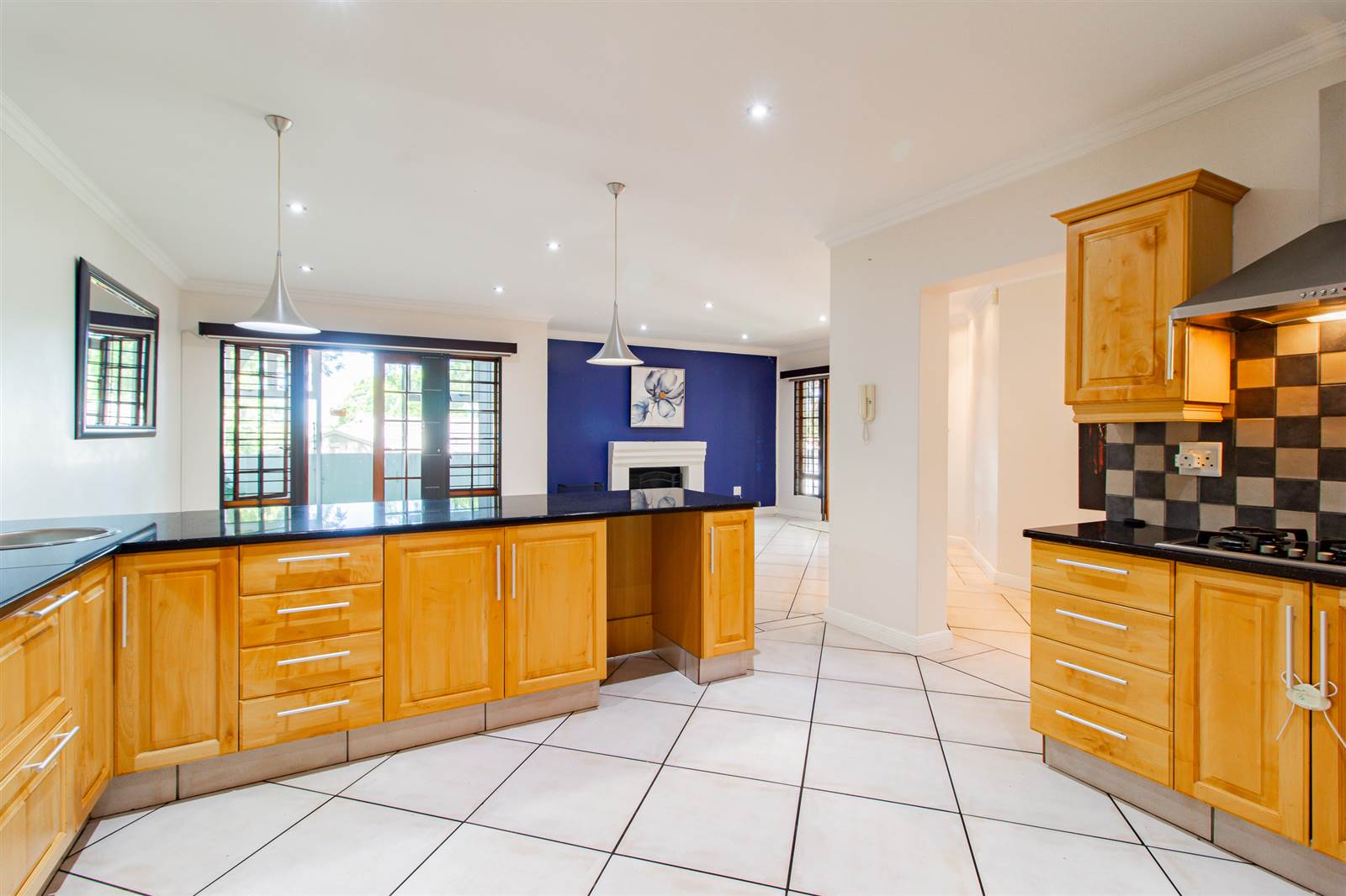 4 Bed House in Parktown photo number 6