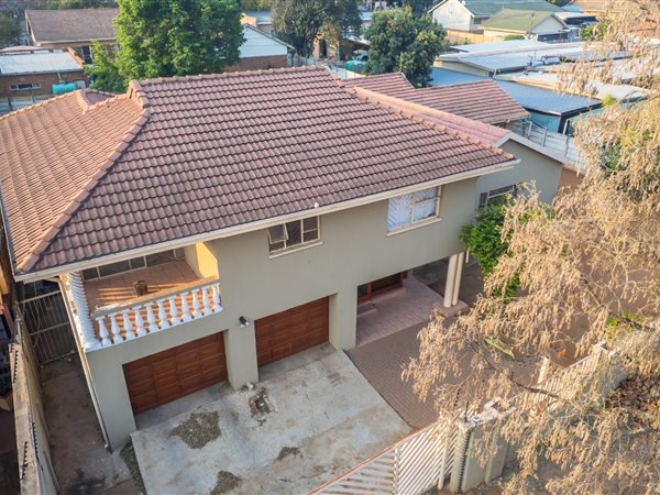 5 Bedroom House 5 Bedroom House