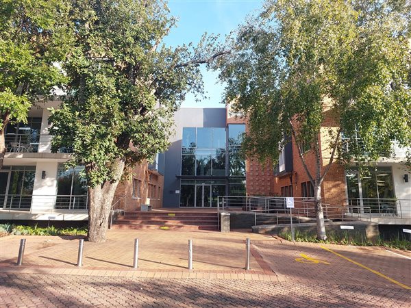 674  m² Commercial space in Bryanston