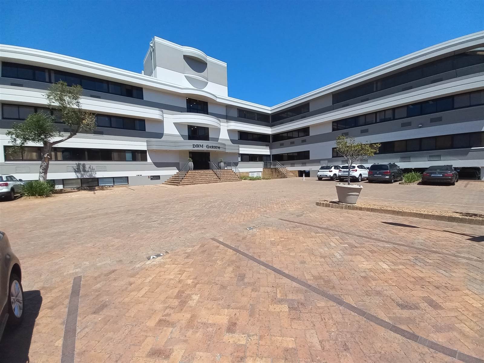 797  m² Commercial space in Pinelands photo number 1