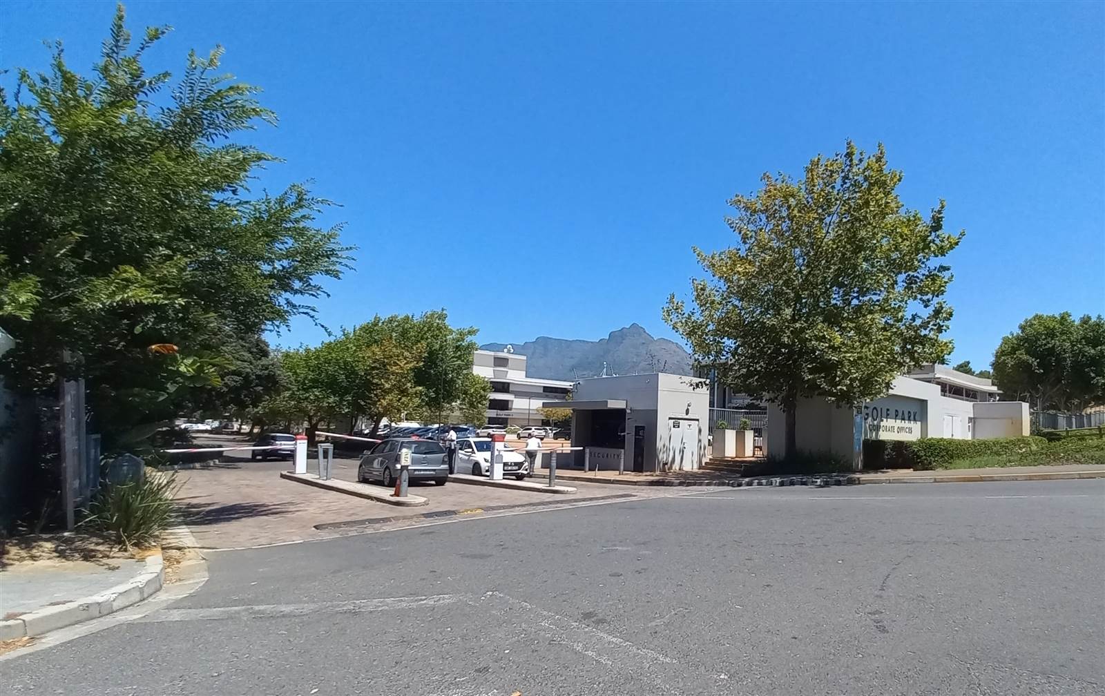 797  m² Commercial space in Pinelands photo number 2