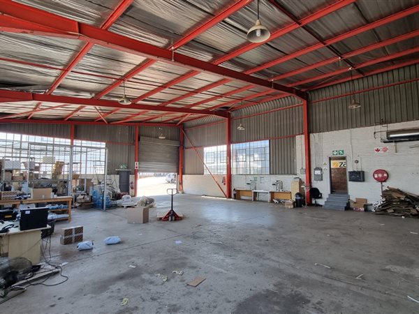 326  m² Industrial space