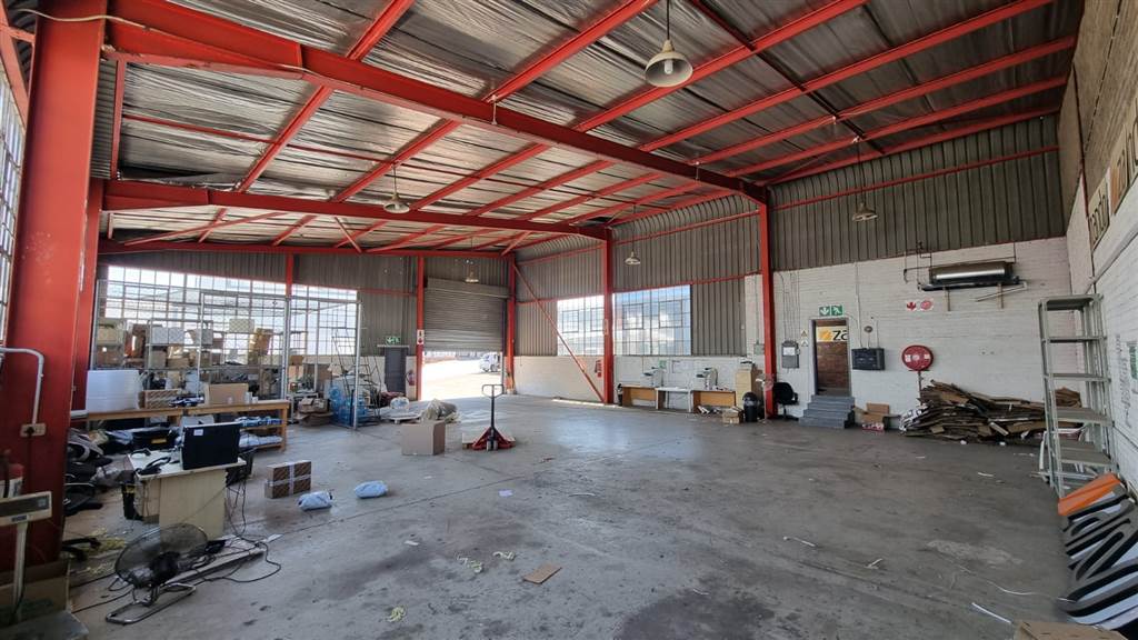 326  m² Industrial space in Bartlett photo number 1