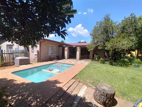 4 Bed House in Flamwood