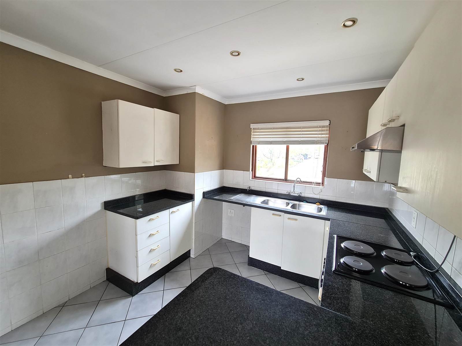 3 Bed Apartment in Robindale photo number 9