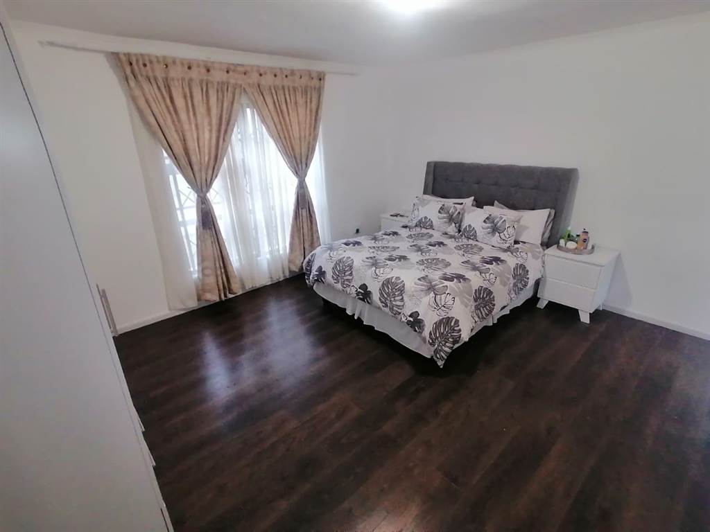 4 Bed House in Bernadino Heights photo number 13