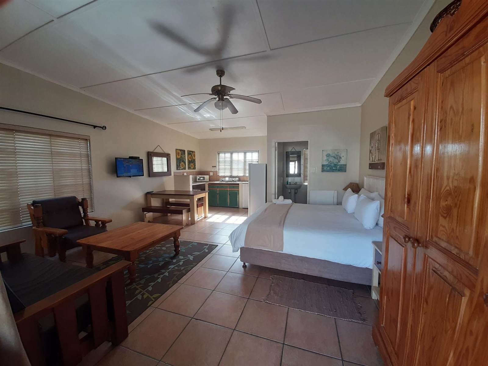 6 Bed, Bed and Breakfast in Gansbaai and surrounds photo number 7