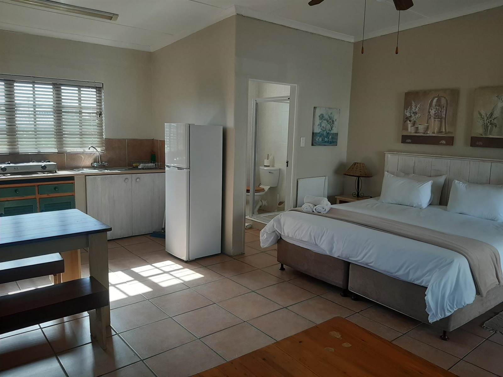 6 Bed, Bed and Breakfast in Gansbaai and surrounds photo number 1