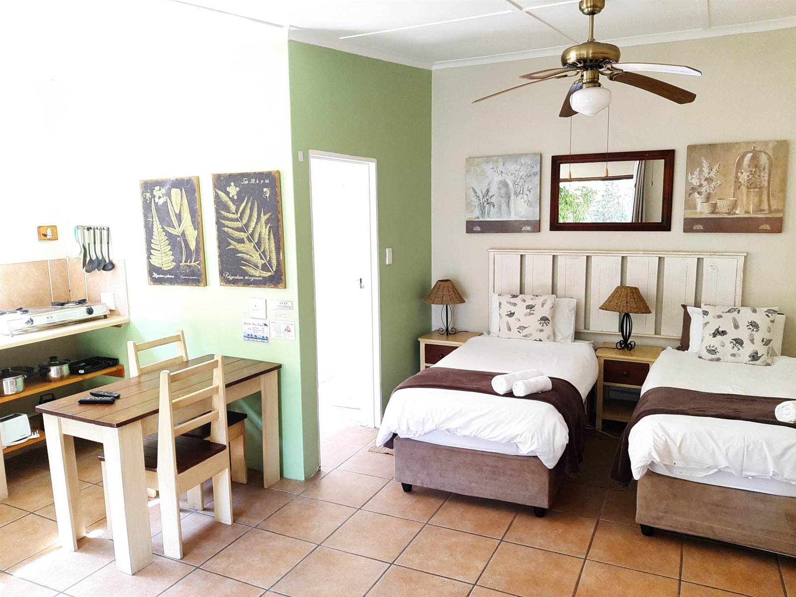 6 Bed, Bed and Breakfast in Gansbaai and surrounds photo number 24