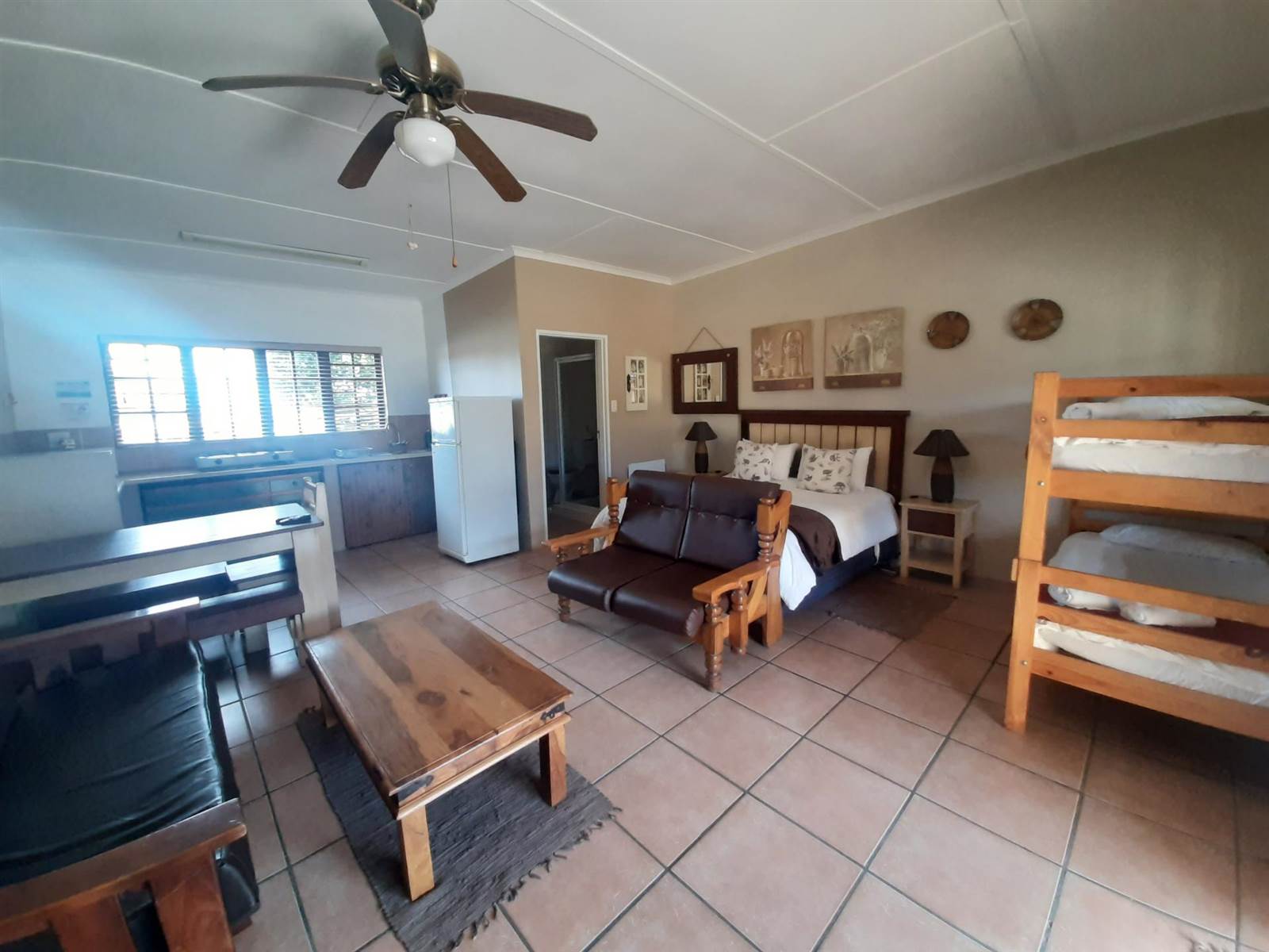 6 Bed, Bed and Breakfast in Gansbaai and surrounds photo number 4