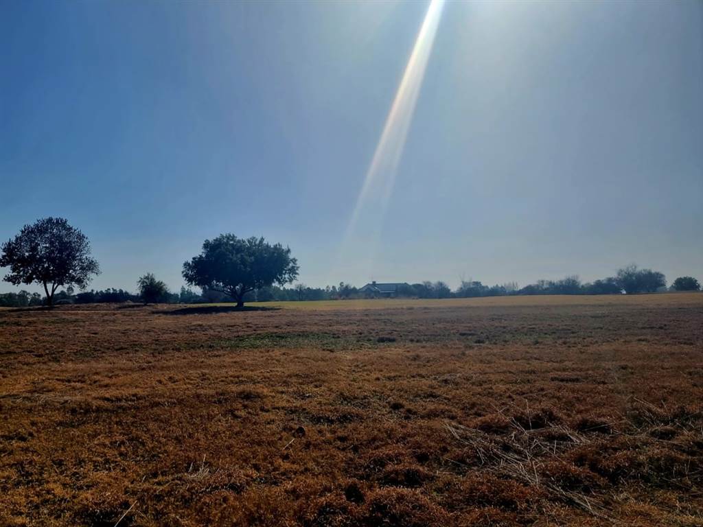 660 m² Land available in Vaal de Grace Golf Estate photo number 2