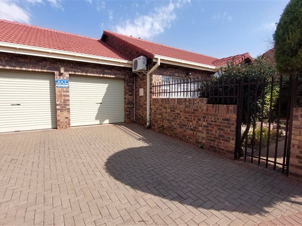 3 Bedroom Townhouse 3 Bedroom Townhouse