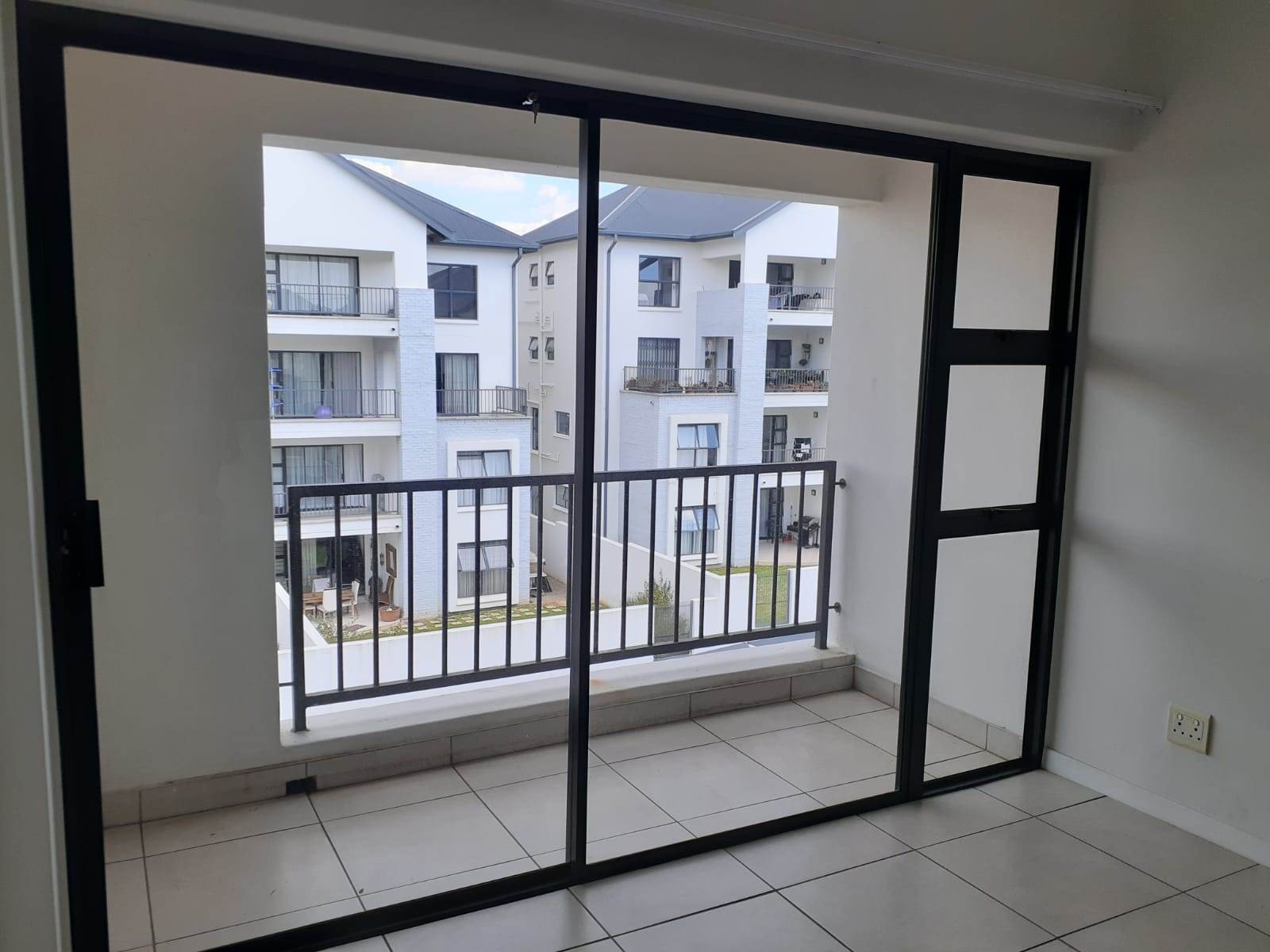 1 Bed Apartment in Modderfontein photo number 2