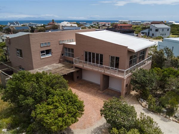 5 Bedroom House 5 Bedroom House