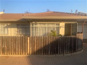 3 Bed Townhouse in Lichtenburg