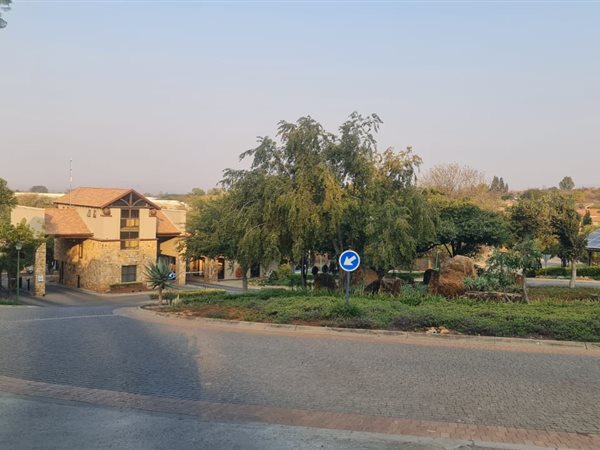 744 m² Land