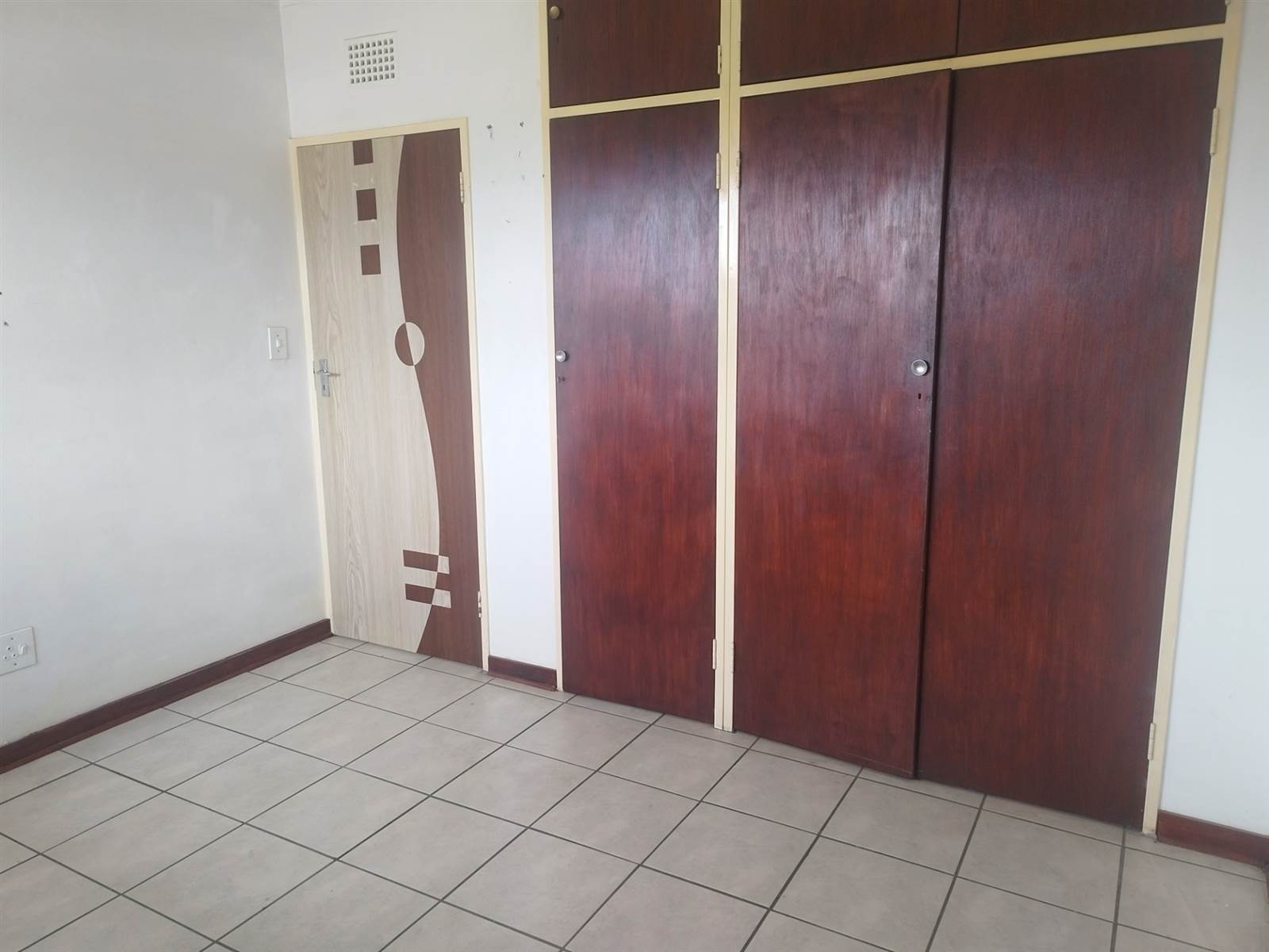 2 Bed Apartment in Casseldale photo number 8