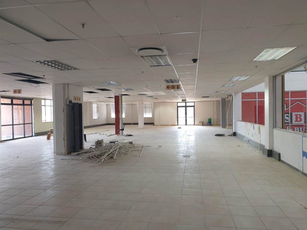 12000  m² Commercial space in East Lynne photo number 3