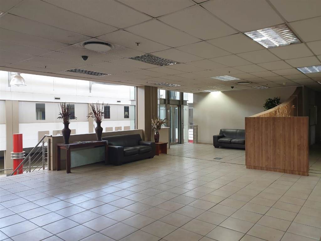 12000  m² Commercial space in East Lynne photo number 8