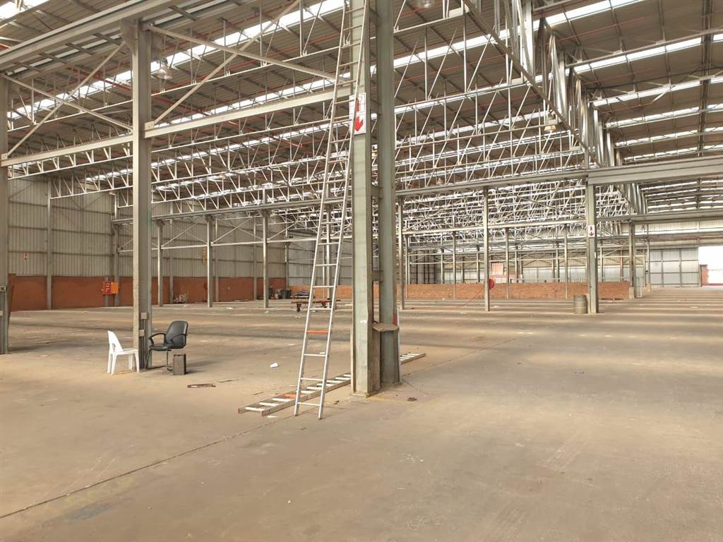 12000  m² Commercial space in East Lynne photo number 17