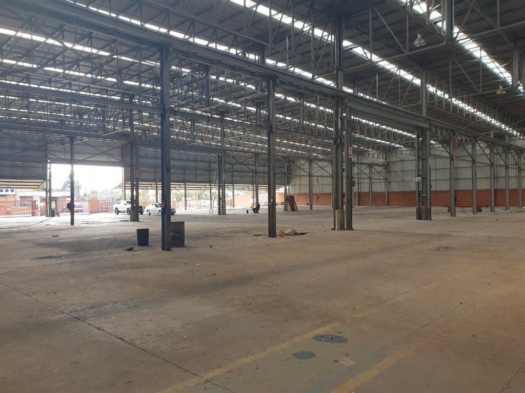 12000  m² Commercial space in East Lynne photo number 15