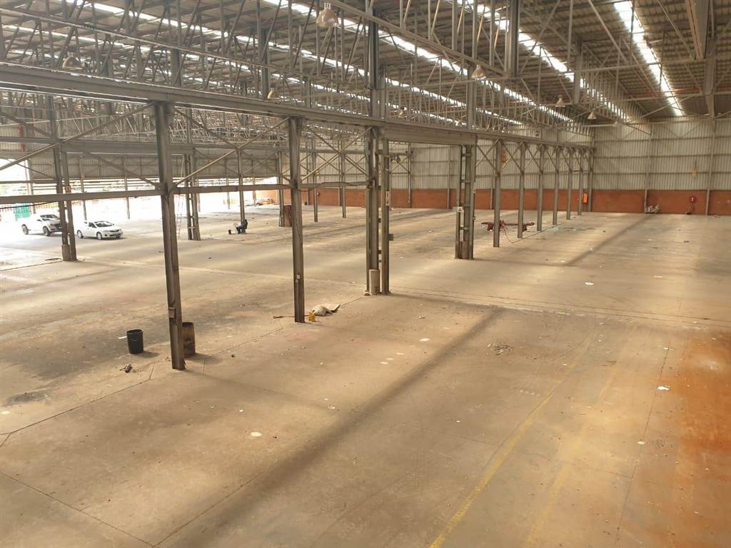 12000  m² Commercial space in East Lynne photo number 5