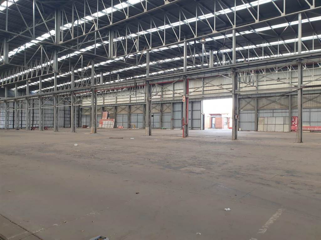 12000  m² Commercial space in East Lynne photo number 2
