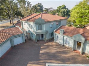 6 Bed House in Senderwood