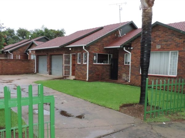 3 Bedroom Townhouse 3 Bedroom Townhouse