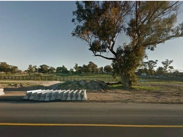 7781 m² Land available in Crossroads