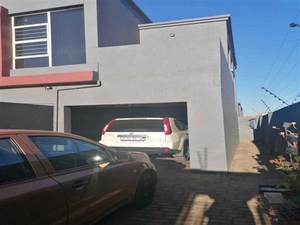 3 Bedroom Flat 3 Bedroom Flat
