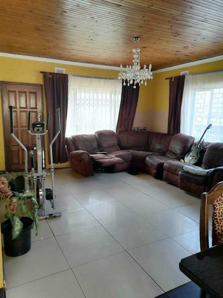 3 Bed House in Kharwastan photo number 6