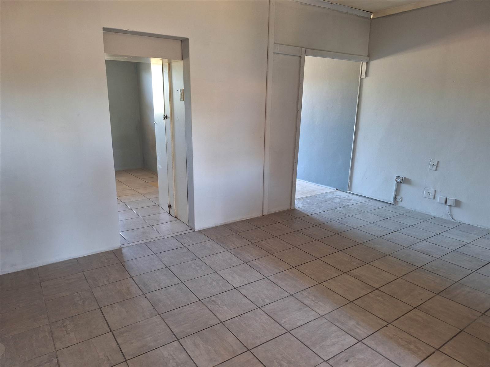 1.5 Bed Flat in Retief photo number 4