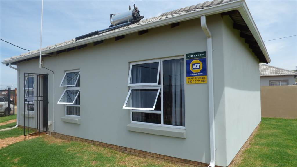 2 Bed House in Lenasia photo number 1