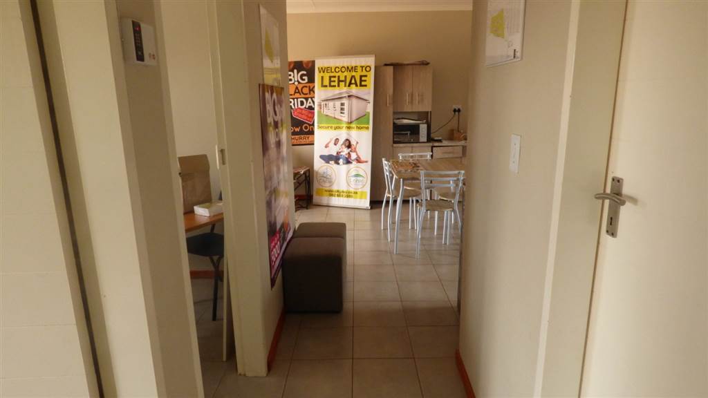 2 Bed House in Lenasia photo number 6
