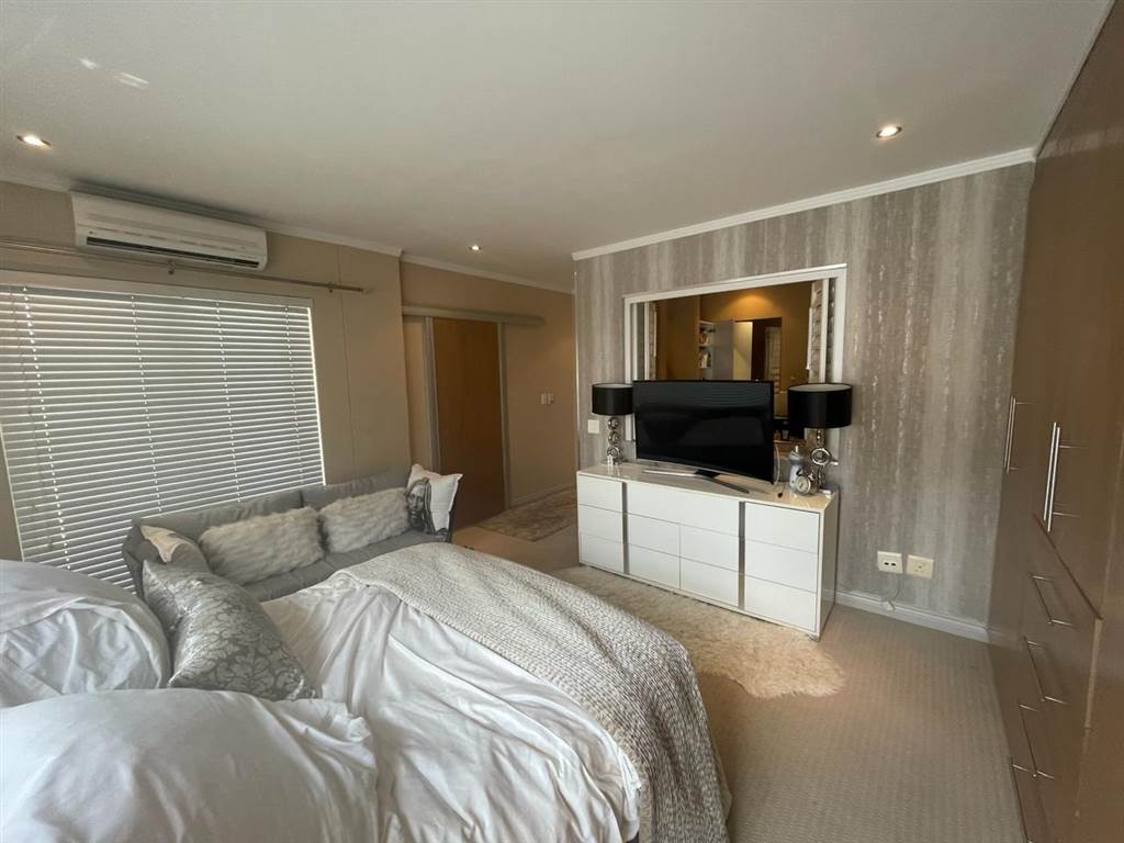 2 Bed Apartment in Sandhurst photo number 15