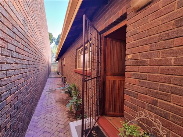 2 Bedroom Townhouse 2 Bedroom Townhouse