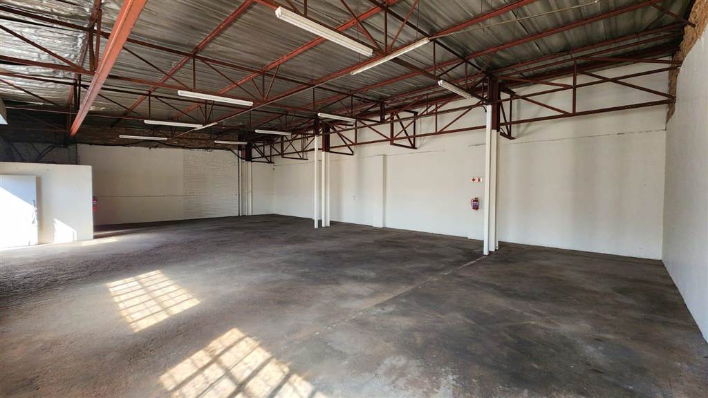 215  m² Industrial space in Rosslyn photo number 2