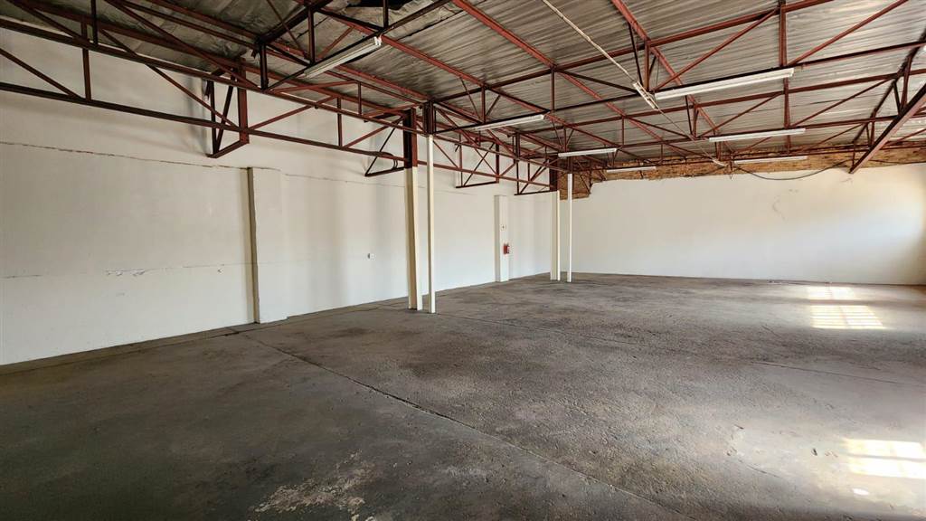 215  m² Industrial space in Rosslyn photo number 8