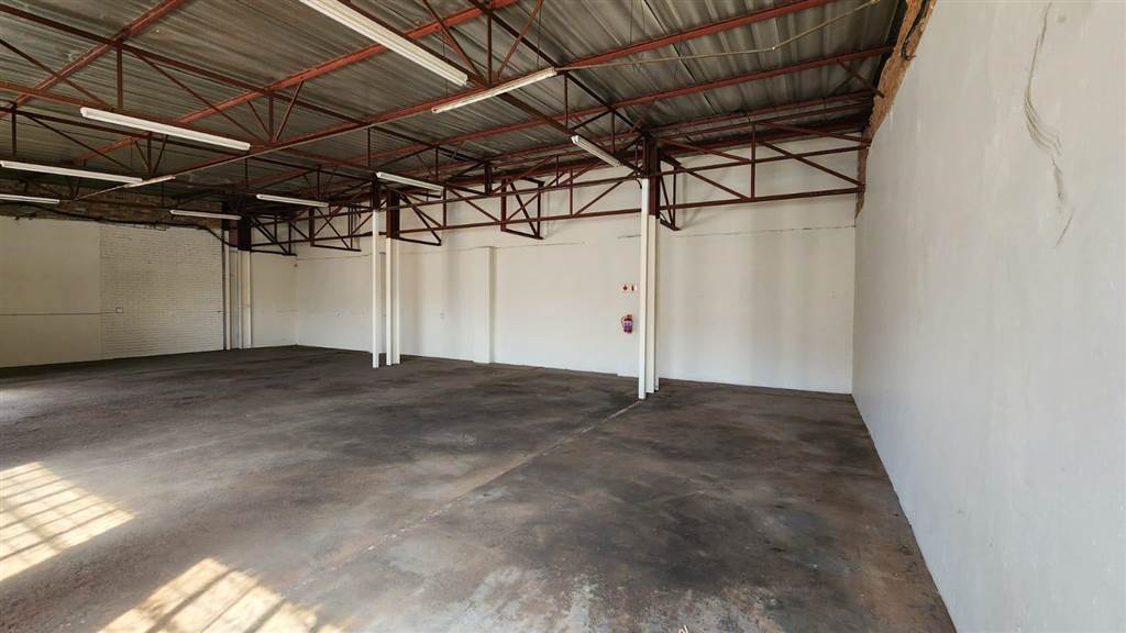 215  m² Industrial space in Rosslyn photo number 4