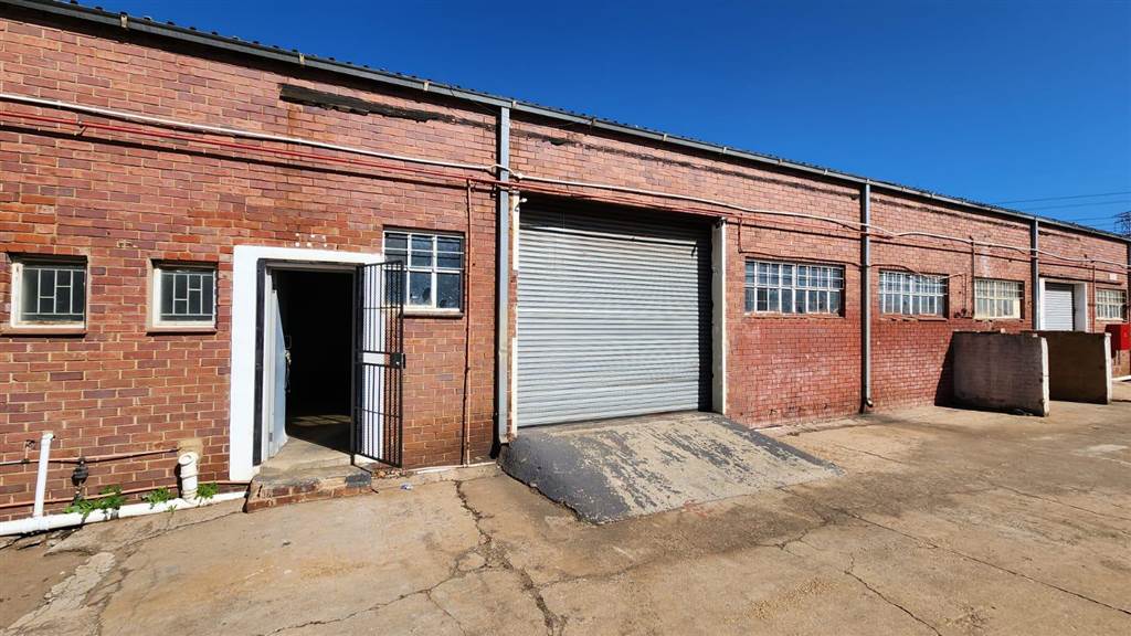 215  m² Industrial space in Rosslyn photo number 1