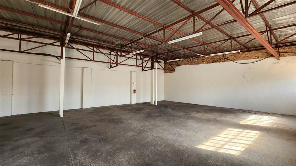 215  m² Industrial space in Rosslyn photo number 17