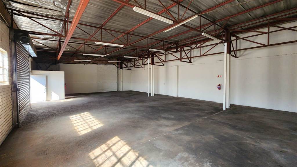 215  m² Industrial space in Rosslyn photo number 3
