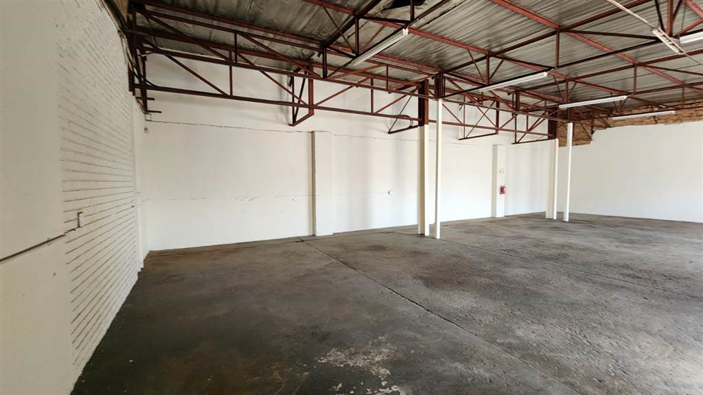 215  m² Industrial space in Rosslyn photo number 9